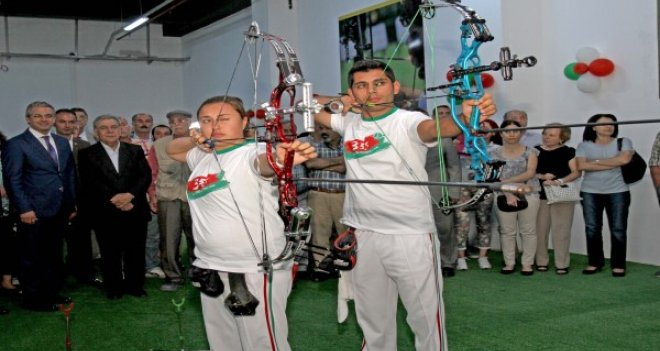 Karşıyaka'nın okçuları Salon Türkiye Şampiyonası'na damga vurdu