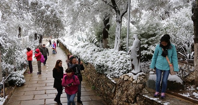 Karşıyaka'nın tepeleri karla kaplandı...