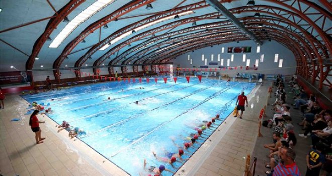 Karşıyaka’nın yüzme havuzuna 900 abone