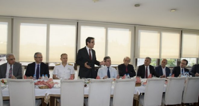 Karşıyaka Protokolü Hakim Evi'nde bir araya geldi