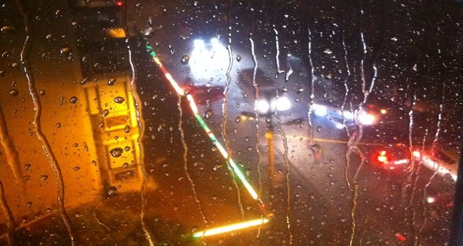 Karşıyaka'ya beklenen yağmur geldi...