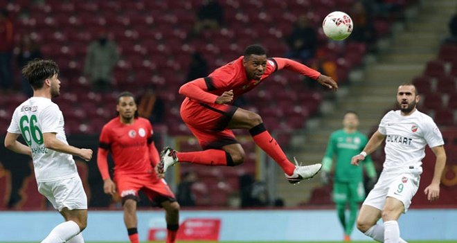 Karşıyaka'ya İstanbul'daki maçtan 15 bin TL. ceza...