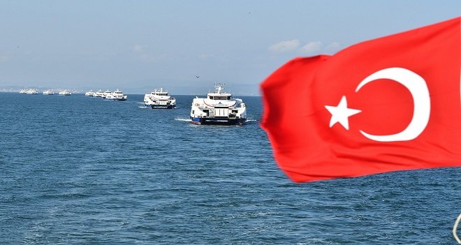 Karşıyaka'ya son vapur 03.00'de...