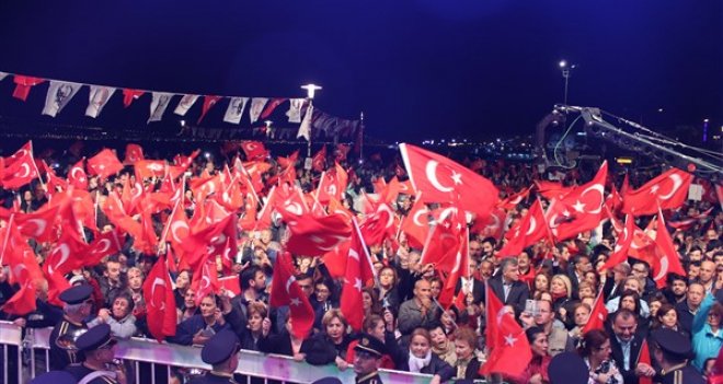 Karşıyaka’yı Cumhuriyet coşkusu sardı
