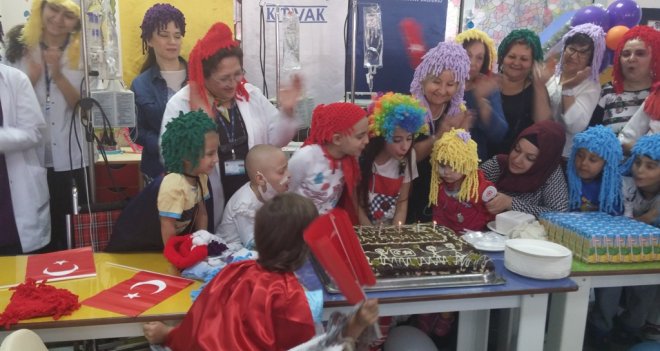 KİTVAK 23 Nisan kutlaması EÜ Tülay Aktaş Onkoloji'de