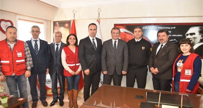 Kızılay Karşıyaka'ya Kaymakam Çalışır'dan tebrik