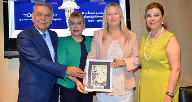 Kocaoğlu'ndan kadınlara siyaset çağrısı