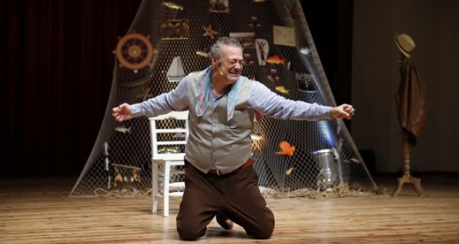 Konak sezonu Levent Üzümcü ile açtı 