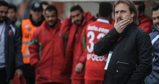 KSK'de Akman bireysel hatalardan ve alternatifsizlikten yakındı