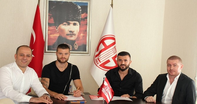 KSK'li Rıdvan Antalyaspor'la imzaladı...