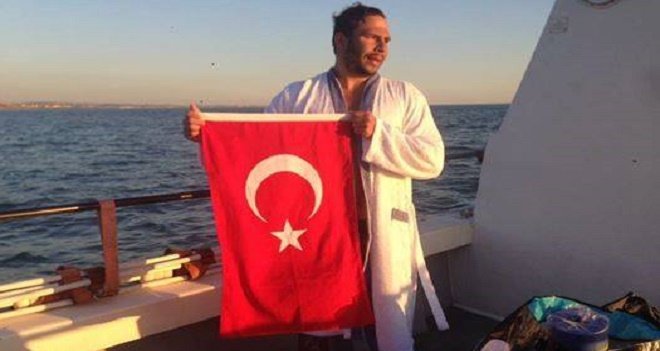 KSK'li yüzücü Emre Manş'ı geçti...