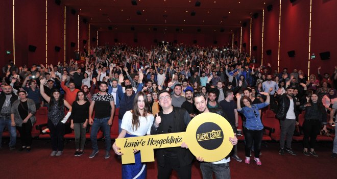 Küçük Esnaf, İzmirlileri kahkahaya boğdu