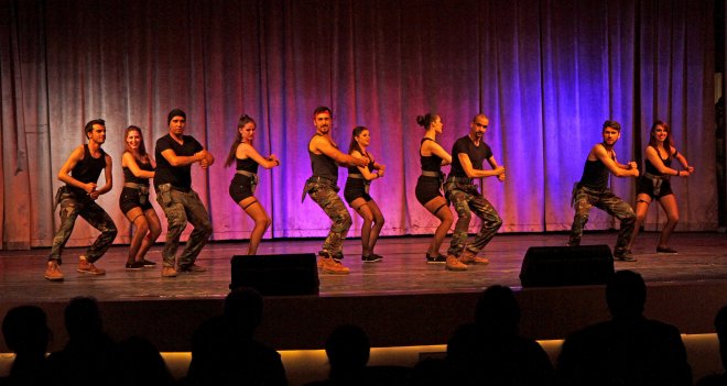 Latin rüzgarları Karşıyaka'yı sardı