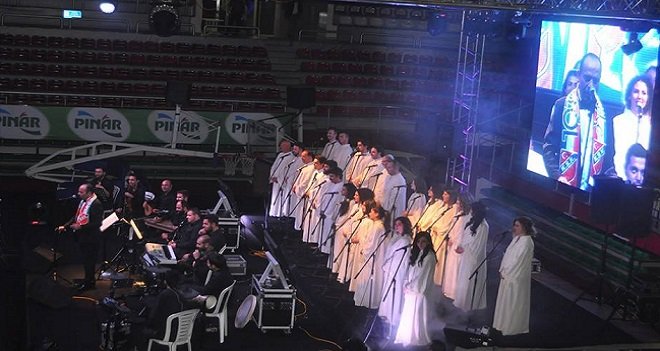 Medeniyetler Korosu Karşıyakalılar'ın alkışını aldı