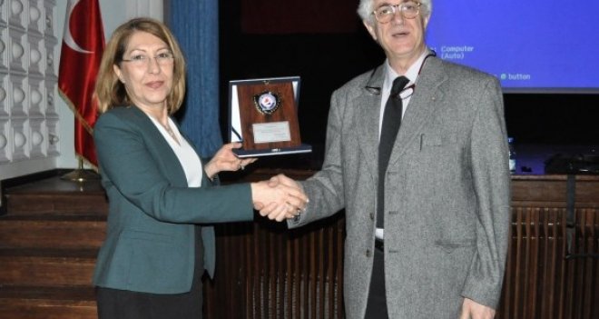 Mesci:  Kelimelere, kitaplara ve reklamlara âşıksanız reklamcı olabilirsiniz