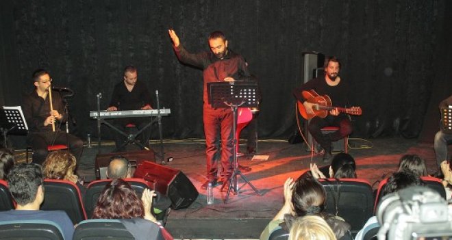 Metin Güler'li Sevda Türküleri Karşı Sanat'ı çınlattı