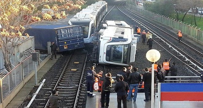 Metro devrildi... Çok sayıda yaralı var...