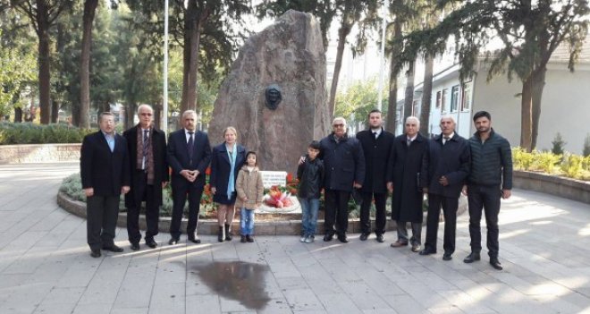 MHP Karşıyaka'dan Öğretmenler Günü'nde Zübeyde Ana'ya ziyaret