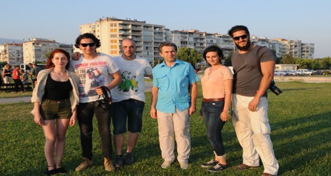 Milletvekili aday adayı şimdi şarkılarına klip çekiyor