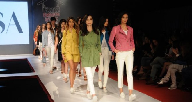 Moda rüzgarı Karşıyaka’da esti