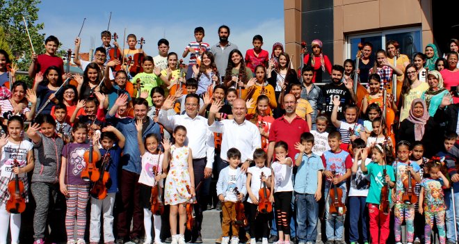 Murat Bakan: ''Barışın sesini çocuklar yükseltecek''