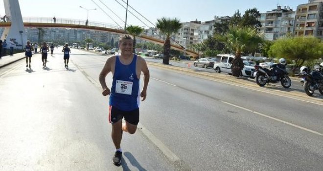 Mustafa Balbay bu yıl da 9 Eylül yarı maratonunu koşacak