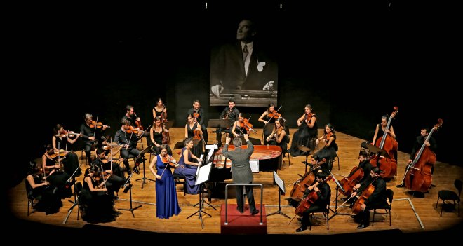 Mustafa Kemal Atatürk, Karşıyaka'da anıldı