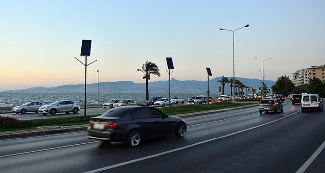 Mustafa Kemal Sahil Bulvarı’na güneş enerjili aydınlatma