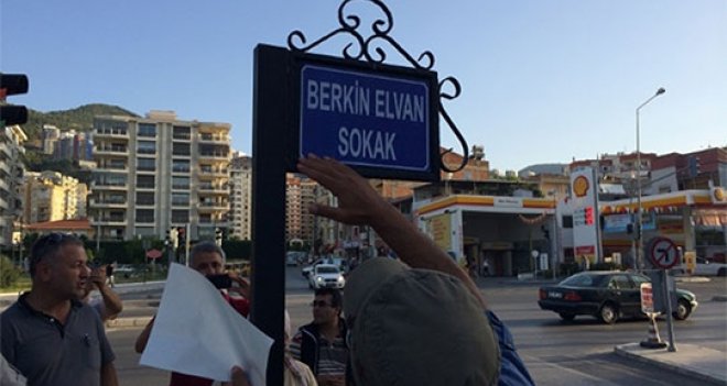 Narlıdere'de Yavuz Bingöl sokağının adı Berkin Elvan olarak değiştirildi