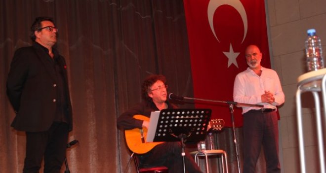 Nazım Hikmet ruhu Karşıyaka'da sahnedeydi