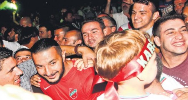 Necati Ateş: Tek konsantrasyonum Karşıyaka’yı Süper Lig’e çıkarmak
