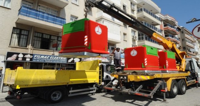 Nergiz Çarşısı’nda çöp konteynerleri yenileniyor