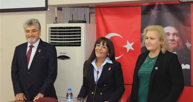 Nilüfer Bakoğlu, CHP'den Karşıyaka Belediye Başkanlığı’na talip oldu
