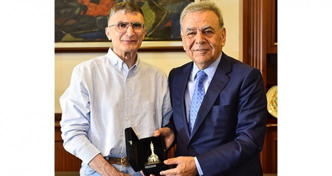 Nobelli Sancar, Başkan Kocaoğlu’nu ziyaret etti