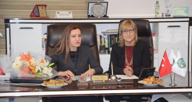 Nükhet Hotar, HAK-İŞ'i ziyaret etti