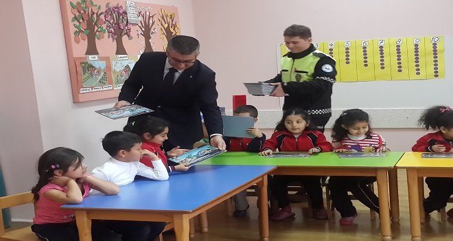 Öğrenciler kartopu ile yaşama sarıldı...