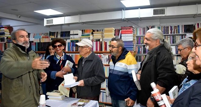 Okan Yüksel son kitabını Karşıyaka'da imzaladı