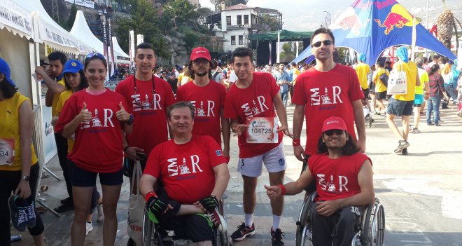 Omurilik felçlileri için tekerlekli sandalyede 19 kilometre 