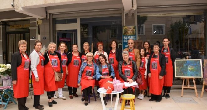 Önce hocaları sonra kursiyerleri sergi açtı...