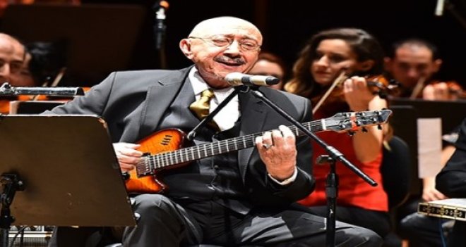 Özdemir Erdoğan'dan unutulmaz konser