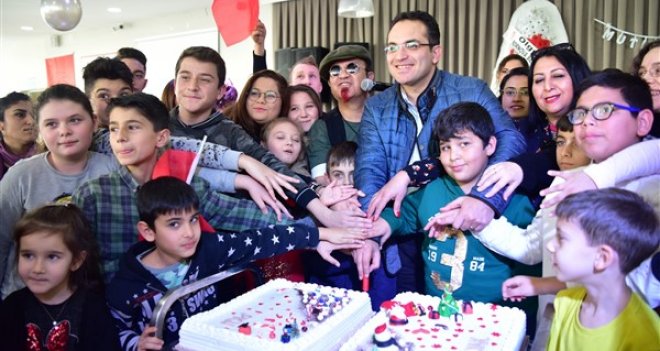 Özel çocuklara, özel pasta