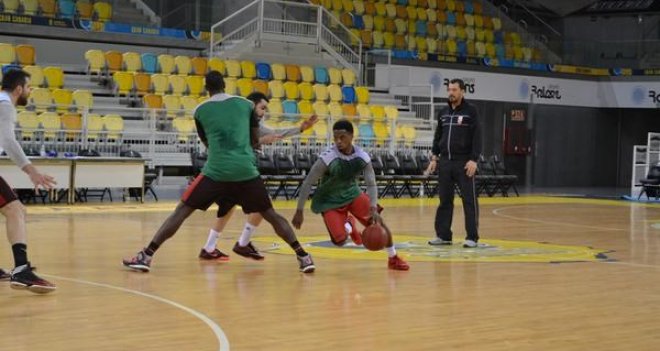 Pınar Karşıyaka, Canaria'da avantaj peşinde