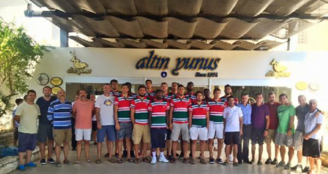 Pınar Karşıyaka, Çeşme'de tatil yaptı