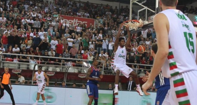 Pınar Karşıyaka, Efes galibiyetiyle başladı