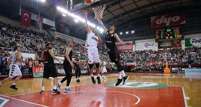 Pınar Karşıyaka ilk yarıya dua etti…