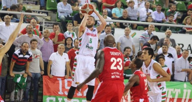 Pınar Karşıyaka İspanya'da galibiyet peşinde