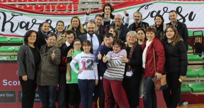 Pınar Karşıyaka, İzmir Down Sendromu Derneği'ni konuk etti