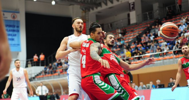 Pınar Karşıyaka ligdeki ilk galibiyetini aldı