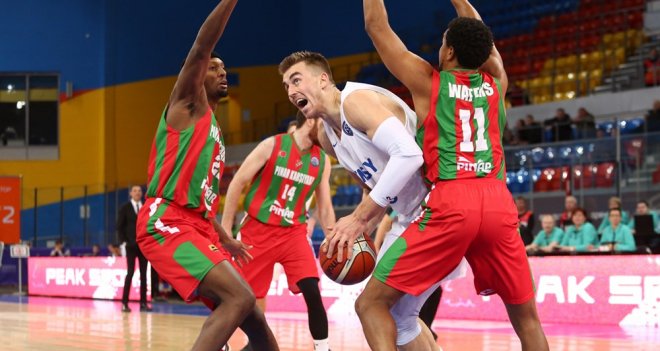 Pınar Karşıyaka Rusya'da karları eritti...