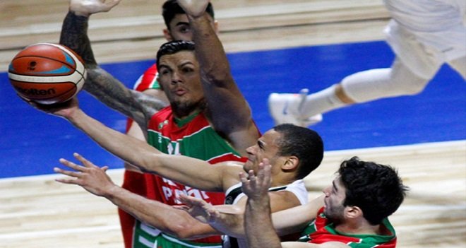 Pınar Karşıyaka, Sakarya'ya boyun eğdi...